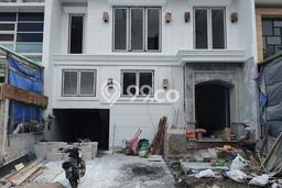 For Sale! Premium House LT 180m2 Desain Elegan di Pakuwon Indah For Sale! Premium House LT 180m2 Desain Elegan di Pakuwon Indah