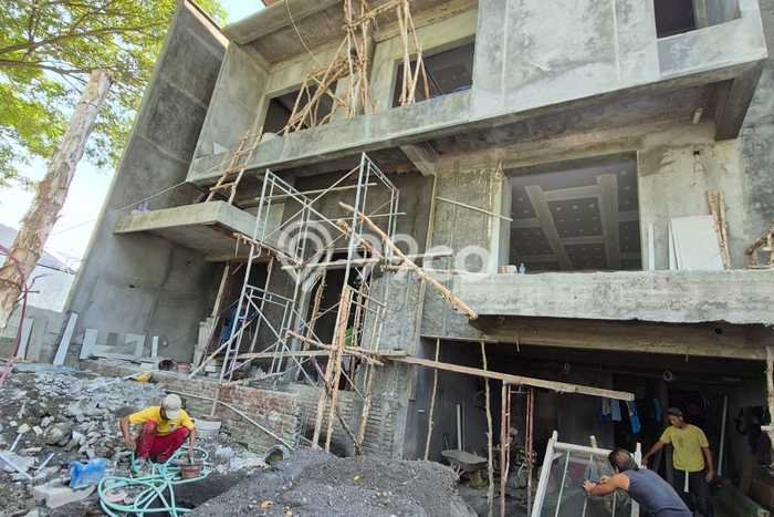 Rumah LT 264m2m² / LB 430m2m² di Lokasi , Surabaya Rumah LT 264m2m² / LB 430m2m² di Lokasi , Surabaya