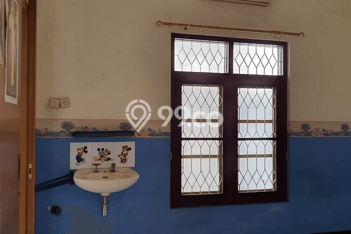 Disewakan Rumah Konsep Modern di Krembangan Surabaya dengan 5 KT Disewakan Rumah Konsep Modern di Krembangan Surabaya dengan 5 KT