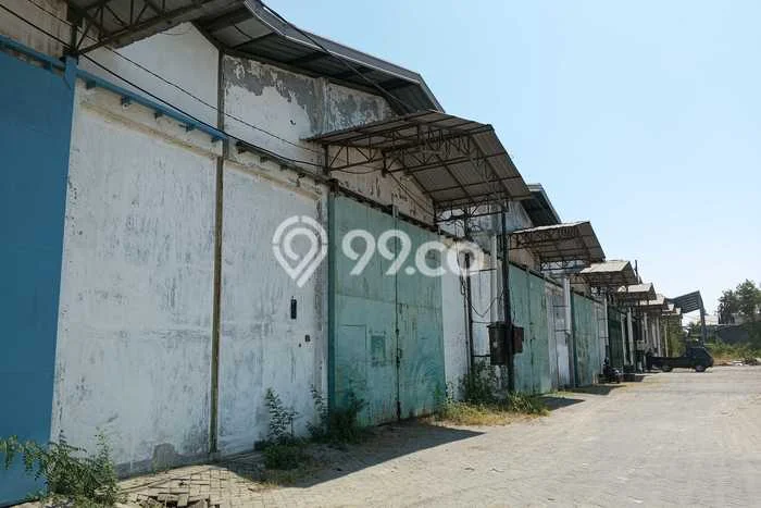Unit Gudang disewakan di Benowo Surabaya dengan LT 360m2 / LB 360m2 Unit Gudang disewakan di Benowo Surabaya dengan LT 360m2 / LB 360m2