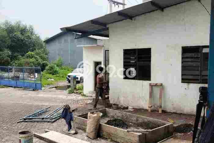 Unit Gudang disewakan di Benowo Surabaya dengan LT 1600m2 / LB 1100m2 Unit Gudang disewakan di Benowo Surabaya dengan LT 1600m2 / LB 1100m2