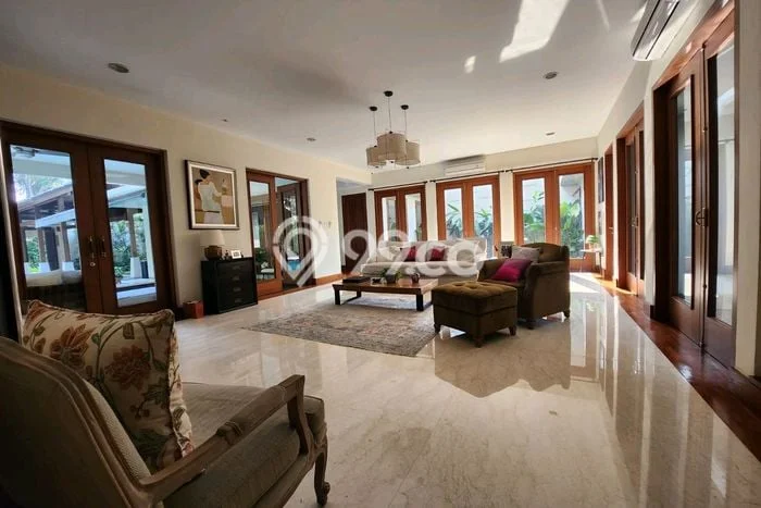 Hunian Minimalis dengan LT 1925m2 & LB 850m2 Disewakan di Cipete Hunian Minimalis dengan LT 1925m2 & LB 850m2 Disewakan di Cipete