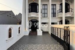 Rumah Modern Cantik 4 KT Bisa Langsung Pindah di Jagakarsa Rumah Modern Cantik 4 KT Bisa Langsung Pindah di Jagakarsa