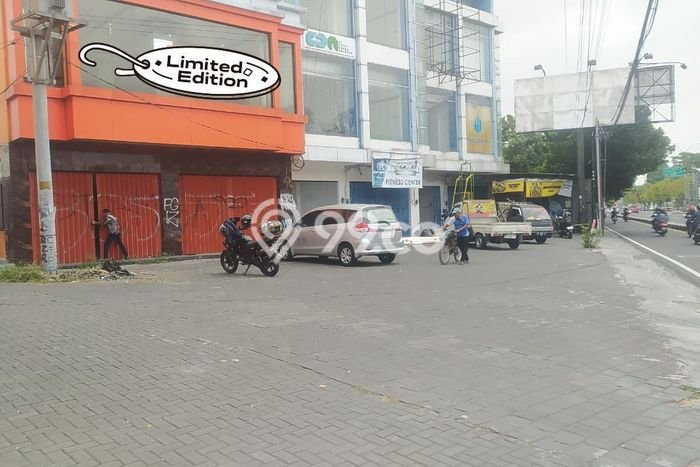 Area Ramai! Ruko Dijual di Depok untuk Bisnis Luas Bangunan 540m2 Area Ramai! Ruko Dijual di Depok untuk Bisnis Luas Bangunan 540m2