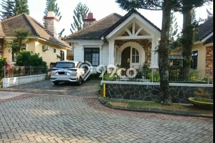 HARGA TERBAIK! Vila di Cipanas, Luas 176m2m², Area Prima HARGA TERBAIK! Vila di Cipanas, Luas 176m2m², Area Prima