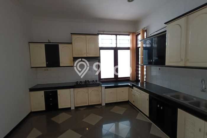 PROPERTI UNGGULAN! Rumah di Gajah Mungkur, 3 KM, Area Premium, Luas 350m2m² LB 300m2m² PROPERTI UNGGULAN! Rumah di Gajah Mungkur, 3 KM, Area Premium, Luas 350m2m² LB 300m2m²