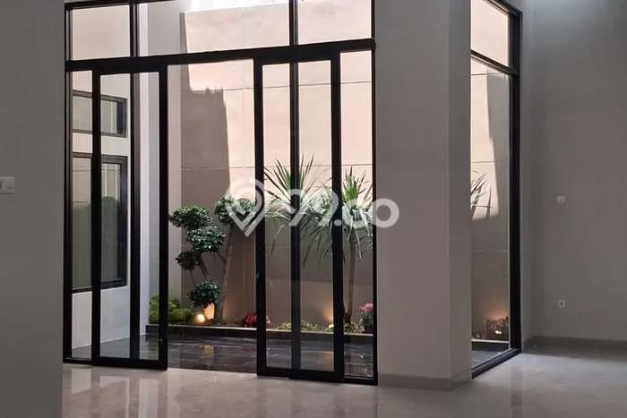 Dijual Rumah Luas Elegan Dengan View Eksklusif di Halmahera, Semarang Dijual Rumah Luas Elegan Dengan View Eksklusif di Halmahera, Semarang