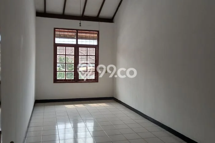 Rumah Nyaman LB 250m2m² Lokasi Sejuk di , Bandung Rumah Nyaman LB 250m2m² Lokasi Sejuk di , Bandung