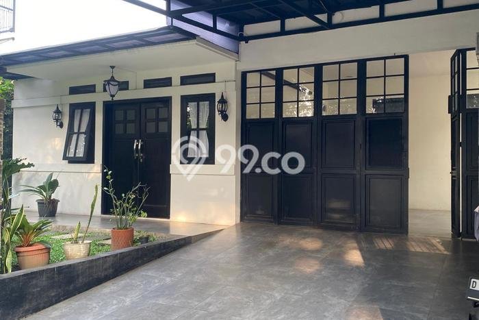For Sale! Premium House LT 242m2 Desain Elegan di Bandung Kota For Sale! Premium House LT 242m2 Desain Elegan di Bandung Kota
