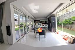 Disewakan! Rumah 4 Kamar Tidur &
2 Kamar Mandi di Resor Dago Pakar, Bandung Disewakan! Rumah 4 Kamar Tidur &
2 Kamar Mandi di Resor Dago Pakar, Bandung