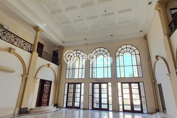 Hunian Mewah LB 1800m2 Siap Pakai Desain Elegan di patra kuningan, Jakarta Selatan Hunian Mewah LB 1800m2 Siap Pakai Desain Elegan di patra kuningan, Jakarta Selatan