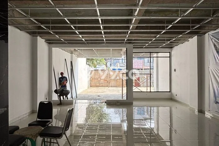 Unit Komersial Dijual di Jakarta Timur LT 226m2 & LB 558m2 Unit Komersial Dijual di Jakarta Timur LT 226m2 & LB 558m2