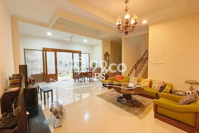 Rumah Eksklusif Dijual LT 240m2 di Cinere, Depok Rumah Eksklusif Dijual LT 240m2 di Cinere, Depok