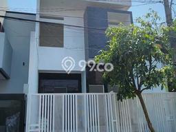 Rumah Mewah Dijual LT 102m2 di Kelapa Gading, Jakarta Utara Rumah Mewah Dijual LT 102m2 di Kelapa Gading, Jakarta Utara