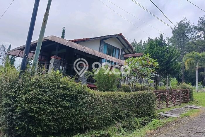 DIJUAL! Vila di , Luas 250m2m², Posisi Strategis DIJUAL! Vila di , Luas 250m2m², Posisi Strategis