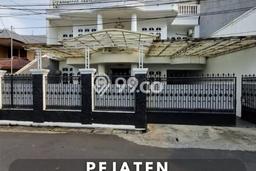 Rumah Elit Modern Tanpa Renovasi di Pejaten Jakarta Selatan Rumah Elit Modern Tanpa Renovasi di Pejaten Jakarta Selatan