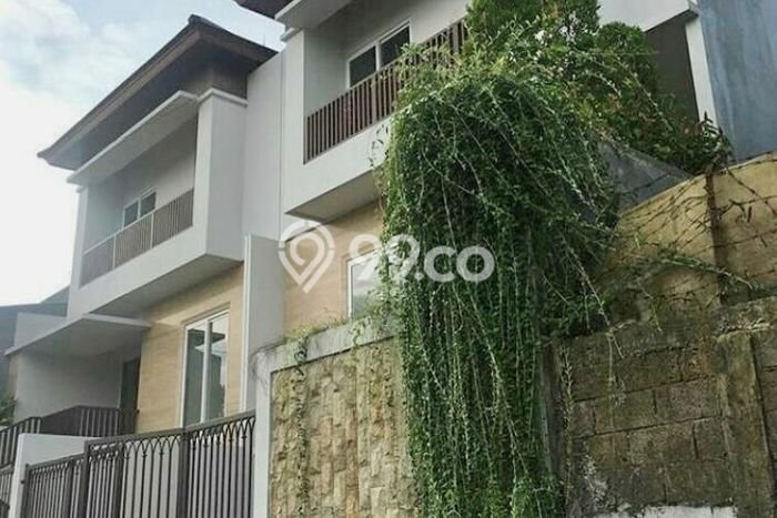 For Sale! Premium House LT 170m2 Desain Elegan di Ampera For Sale! Premium House LT 170m2 Desain Elegan di Ampera