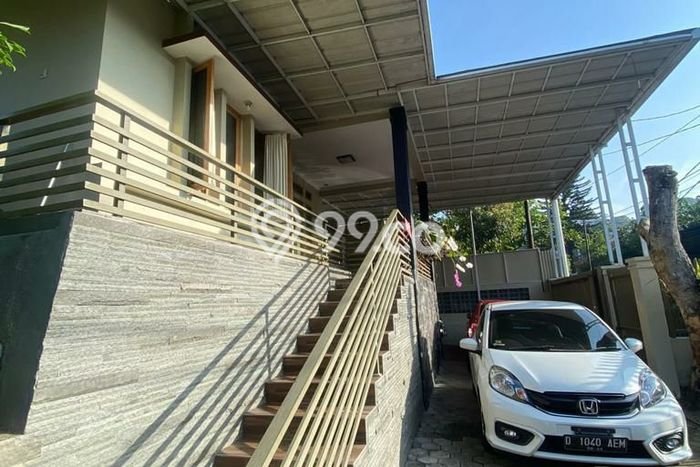 Rumah Luxury Modern Tanpa Renovasi di Sayap Dago Bandung Rumah Luxury Modern Tanpa Renovasi di Sayap Dago Bandung