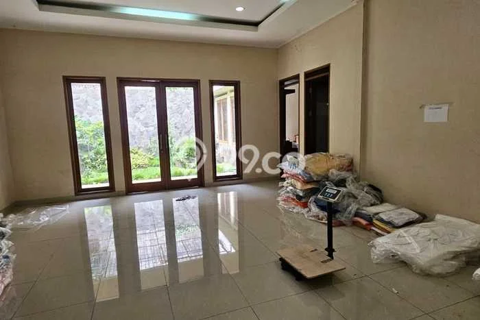 Ruko Bagus Dijual di Cigondewah Bandung Strategis Cocok untuk Kembangkan Bisnis Ruko Bagus Dijual di Cigondewah Bandung Strategis Cocok untuk Kembangkan Bisnis
