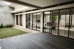 Rumah Mewah LB 310m2 Siap Huni Desain Elegan di Kota Baru Parahyangan, Bandung Rumah Mewah LB 310m2 Siap Huni Desain Elegan di Kota Baru Parahyangan, Bandung