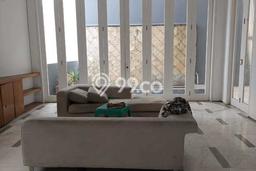 Rumah Mewah LB 724m2 Siap Huni Desain Elegan di Geger Kalong, Bandung Rumah Mewah LB 724m2 Siap Huni Desain Elegan di Geger Kalong, Bandung