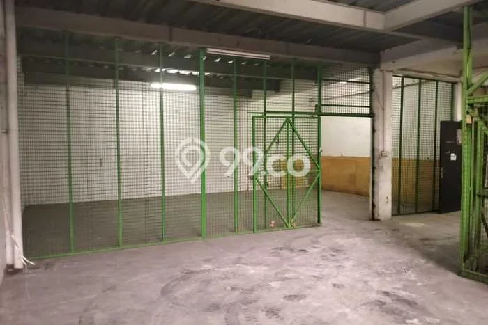 Disewakan Gudang di Kawasan Ramai Tubagus Angke Luas 350m2 Disewakan Gudang di Kawasan Ramai Tubagus Angke Luas 350m2
