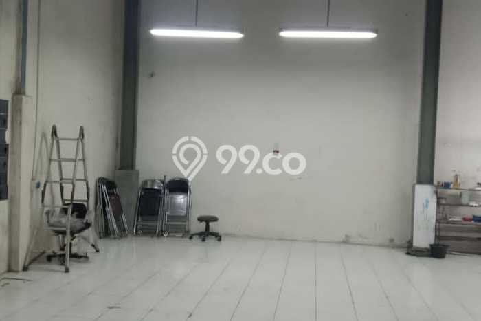 LOKASI STRATEGIS! Gudang Kawasan Daan Mogot, Luas 230m², Kawasan Berkembang, Siap Operasional LOKASI STRATEGIS! Gudang Kawasan Daan Mogot, Luas 230m², Kawasan Berkembang, Siap Operasional