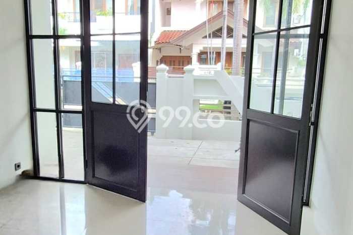 Jual Rumah Mewah Elegan Dengan View Eksklusif di Puri Indah, Jakarta Barat Jual Rumah Mewah Elegan Dengan View Eksklusif di Puri Indah, Jakarta Barat