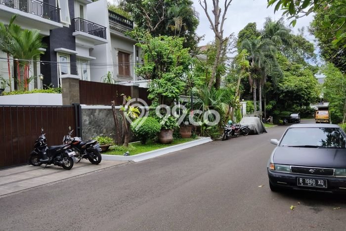 Ready to Use! Premium House LT 420m2 Desain Elegan di Pondok Indah Ready to Use! Premium House LT 420m2 Desain Elegan di Pondok Indah
