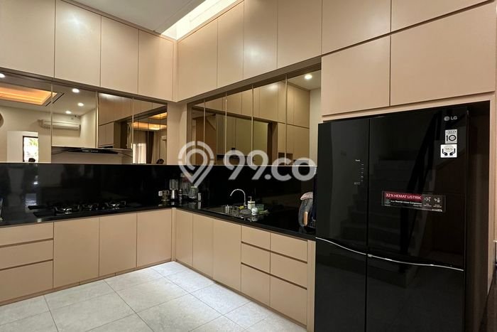Siap Huni Rumah Mewah 6 Kamar di Cengkareng Dekat ke Mana Pun Siap Huni Rumah Mewah 6 Kamar di Cengkareng Dekat ke Mana Pun