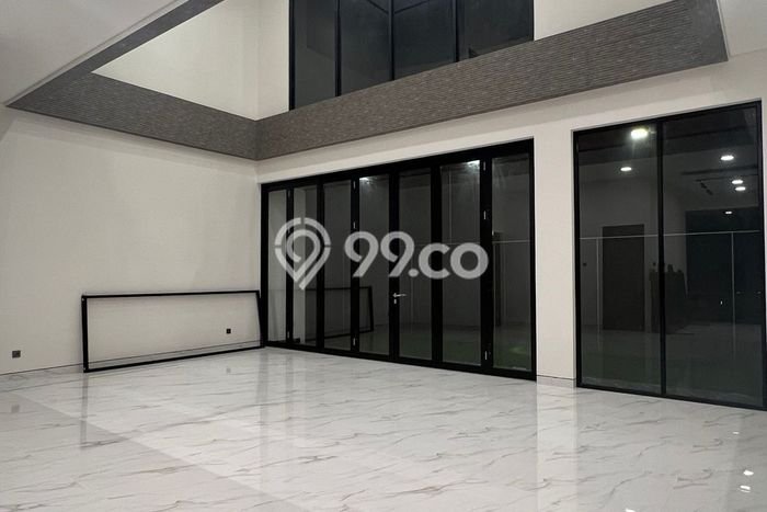 Bisa KPR! Rumah , Surabaya, Luas 240m2m² Bangunan 300m2m² Bisa KPR! Rumah , Surabaya, Luas 240m2m² Bangunan 300m2m²