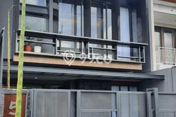 Dijual Rumah Mewah Megah Dengan View Eksklusif di Pakuwon City, Surabaya Dijual Rumah Mewah Megah Dengan View Eksklusif di Pakuwon City, Surabaya