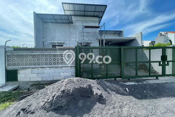 Rumah Menguntungkan di , Dekat Kawasan Bisnis, Surabaya - LT 200m2m² Rumah Menguntungkan di , Dekat Kawasan Bisnis, Surabaya - LT 200m2m²