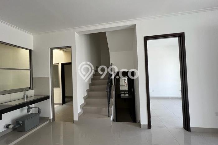 EXCLUSIVE OFFER! Rumah kawasan , 3 KT, Area Premium, Luas 300m2m² Bangunan 600m2m² EXCLUSIVE OFFER! Rumah kawasan , 3 KT, Area Premium, Luas 300m2m² Bangunan 600m2m²
