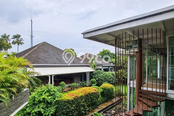 Rumah Elit LB 2000m2 Siap Huni Desain Elegan di Bintaro, Tangerang Selatan Rumah Elit LB 2000m2 Siap Huni Desain Elegan di Bintaro, Tangerang Selatan