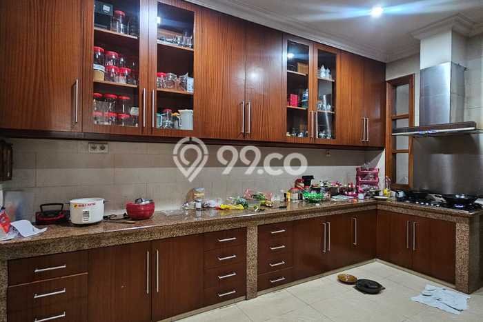 Rumah Mewah LB 1500m2 Siap Pakai Desain Elegan di Kedoya Baru, Jakarta Barat Rumah Mewah LB 1500m2 Siap Pakai Desain Elegan di Kedoya Baru, Jakarta Barat
