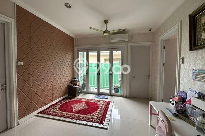 Rumah Mewah LB 295m2 Siap Pakai Desain Elegan di Grand Wisata, Bekasi Rumah Mewah LB 295m2 Siap Pakai Desain Elegan di Grand Wisata, Bekasi