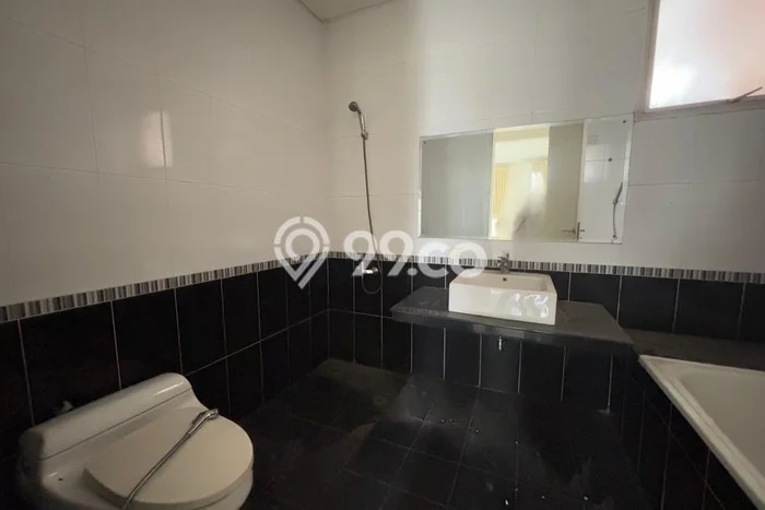 Jual Rumah Luas Elegan Dengan View Cantik di Grand Wisata, Bekasi Jual Rumah Luas Elegan Dengan View Cantik di Grand Wisata, Bekasi