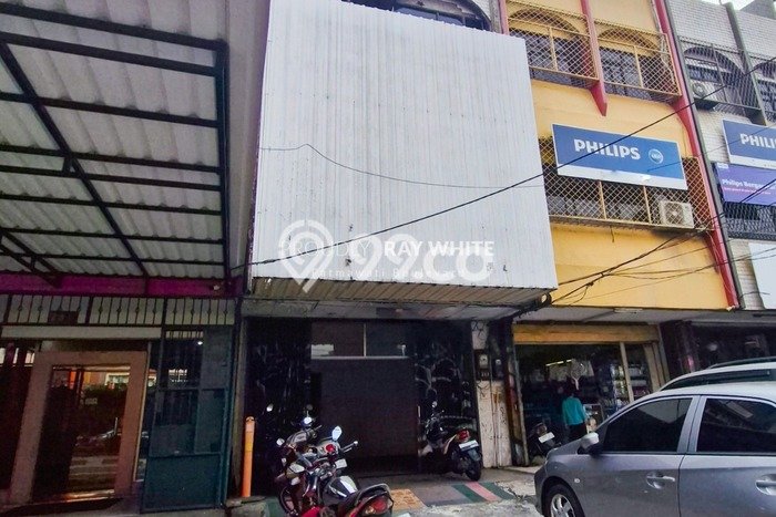 Unit Ruko Dijual di Jakarta Selatan LT 112m2 & LB 300m2 Unit Ruko Dijual di Jakarta Selatan LT 112m2 & LB 300m2
