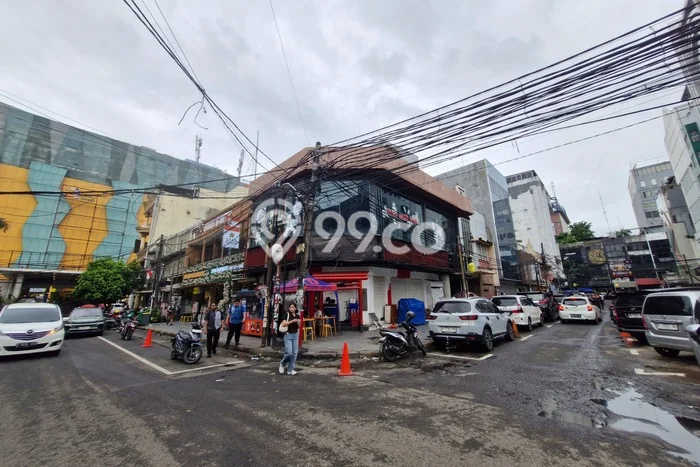 Unit Ruko Paling Strategis di Kebayoran Baru Jakarta Selatan dengan LB 250m2 Unit Ruko Paling Strategis di Kebayoran Baru Jakarta Selatan dengan LB 250m2