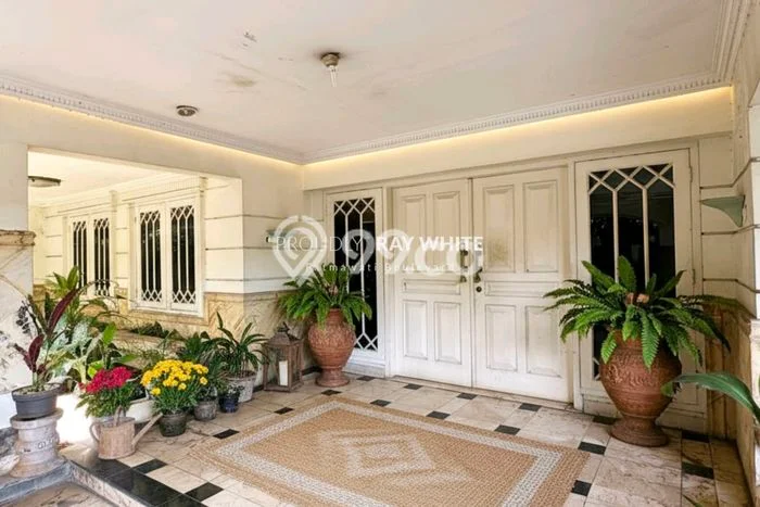 Hunian Mewah Siap Huni LT 1405m2 di Menteng, Jakarta Pusat Hunian Mewah Siap Huni LT 1405m2 di Menteng, Jakarta Pusat