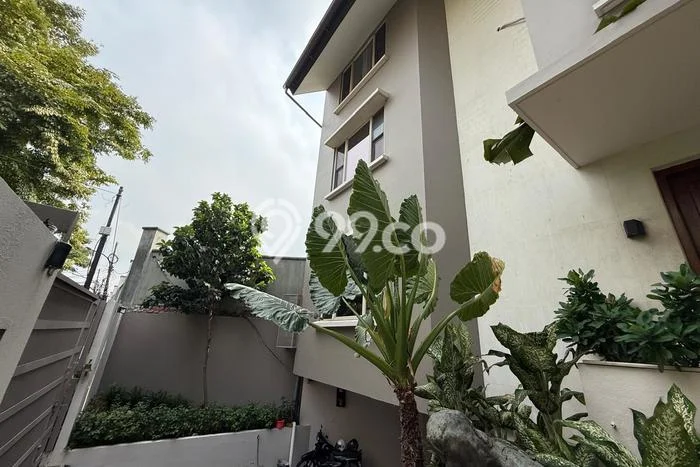 Sewa Rumah Strategis LT 400m2 / LB 800m2 di SCBD, Jakarta Selatan Sewa Rumah Strategis LT 400m2 / LB 800m2 di SCBD, Jakarta Selatan
