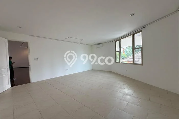 Sewa Rumah Strategis LT 400m2 / LB 800m2 di SCBD, Jakarta Selatan Sewa Rumah Strategis LT 400m2 / LB 800m2 di SCBD, Jakarta Selatan