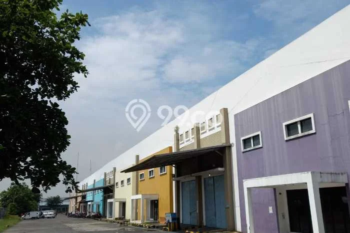 Unit Gudang Paling Strategis di Cibitung Bekasi dengan LB 4554m2 Unit Gudang Paling Strategis di Cibitung Bekasi dengan LB 4554m2