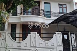 Disewakan! Rumah 3 Kamar Tidur &
3 Kamar Mandi di Puri Indah, Jakarta Barat Disewakan! Rumah 3 Kamar Tidur &
3 Kamar Mandi di Puri Indah, Jakarta Barat