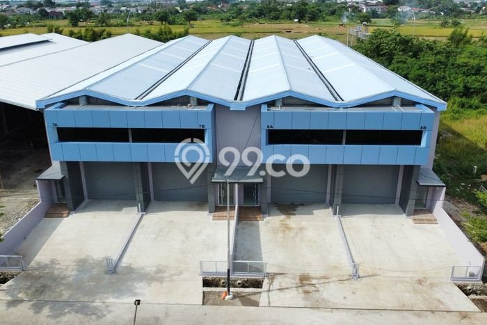 POTENSI BESAR! Gudang di Bitung, Luas 425m2m², Area Bisnis POTENSI BESAR! Gudang di Bitung, Luas 425m2m², Area Bisnis