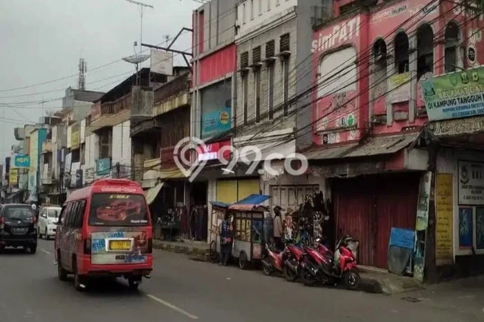 AREA KOMERSIAL! Ruko di Cibadak, Luas 200m², Akses Utama AREA KOMERSIAL! Ruko di Cibadak, Luas 200m², Akses Utama