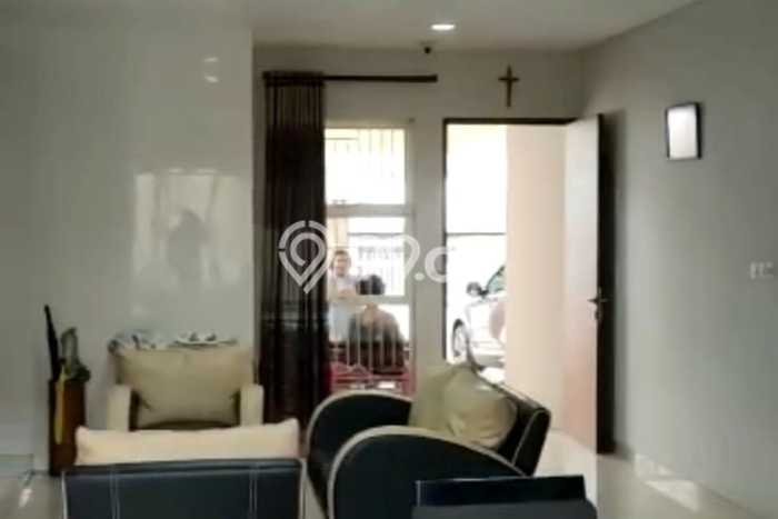 Rumah sewa siap pakai 4 KT di Setra Sari, Bandung Rumah sewa siap pakai 4 KT di Setra Sari, Bandung