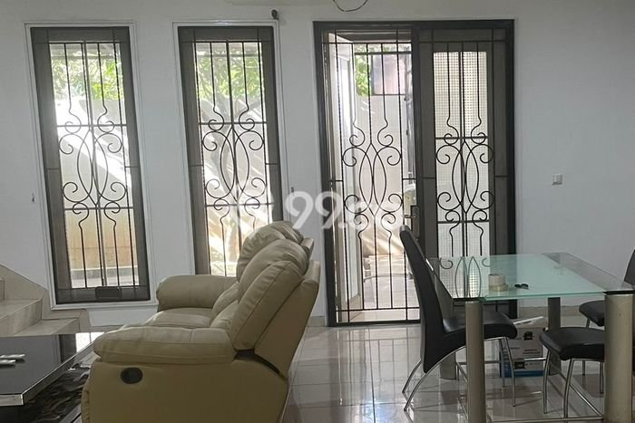 Rumah Disewakan Tangerang LT 180m2 LB 150m2 Kawasan Alam Sutera Rumah Disewakan Tangerang LT 180m2 LB 150m2 Kawasan Alam Sutera