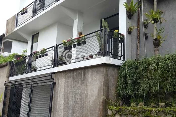 Hunian Mewah LB 520m2 Siap Pakai Desain Elegan di Cikutra, Bandung Hunian Mewah LB 520m2 Siap Pakai Desain Elegan di Cikutra, Bandung